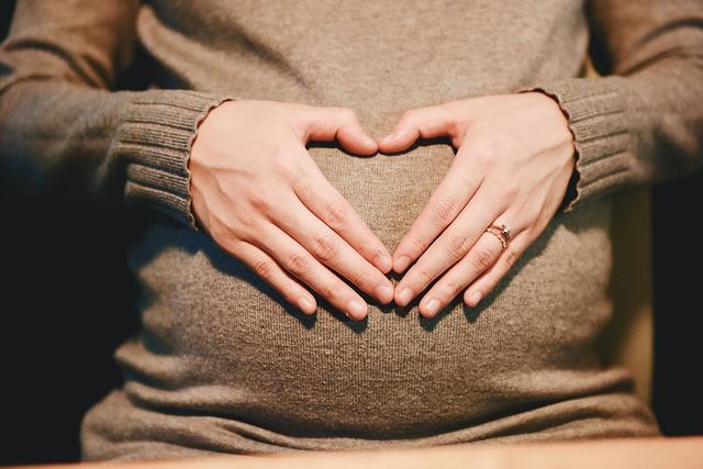 První návštěva gynekologa v těhotenství s partnerem: Proč jít spolu?